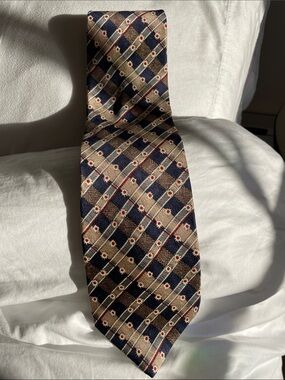 Structure Navy and gold 100* silk  Geometric Silk Tie with Red Accents